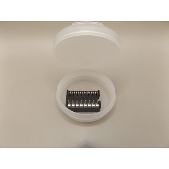 Vintage Integrated Circuit Chip NOS in Plastic Case Electronic Component - Picture 1 of 4